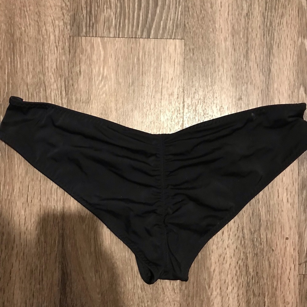 Victoria’s Secret bikini - Picture 4 of 4